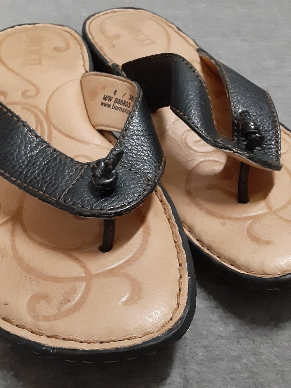 Born Woman's Sandals Size 6 Black Slip-on  Casual Summer Cruise Vacation Beach